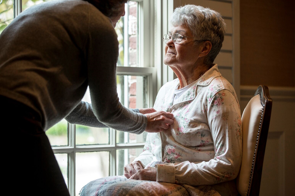 caregiver support daughter caring for senior mother